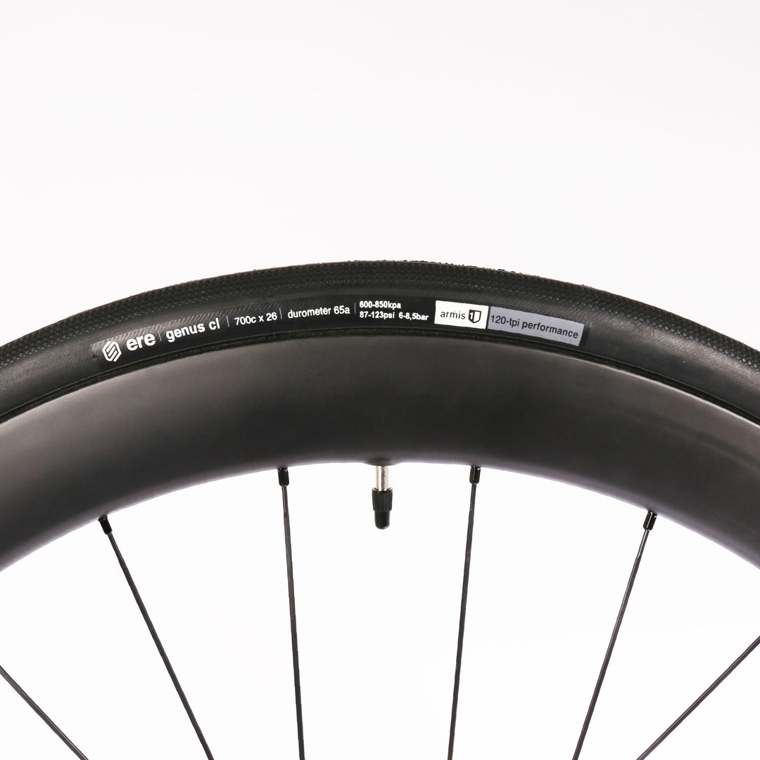 Ere Research Genus Pro CL clincher tire in black, side profile, 700C x 28