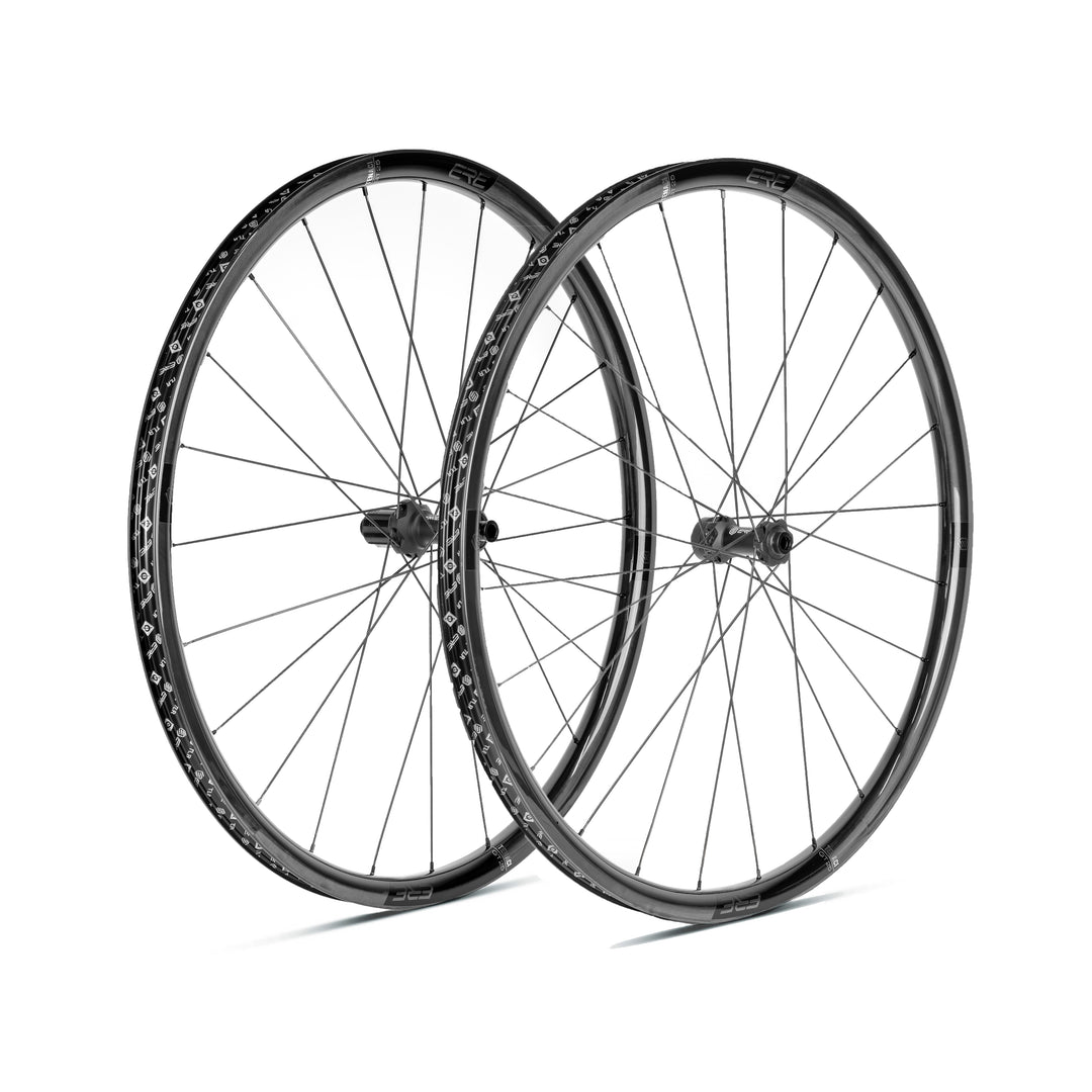 Tenaci GT25 carbon gravel wheels – side view with Iona hubs