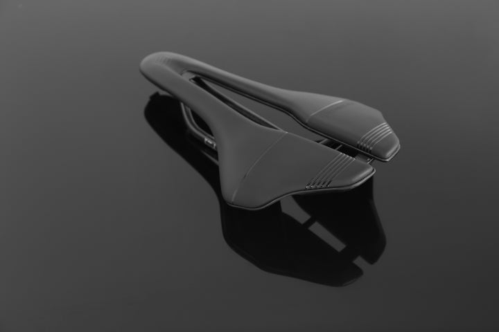 Genus CC Pro saddle Team Signature