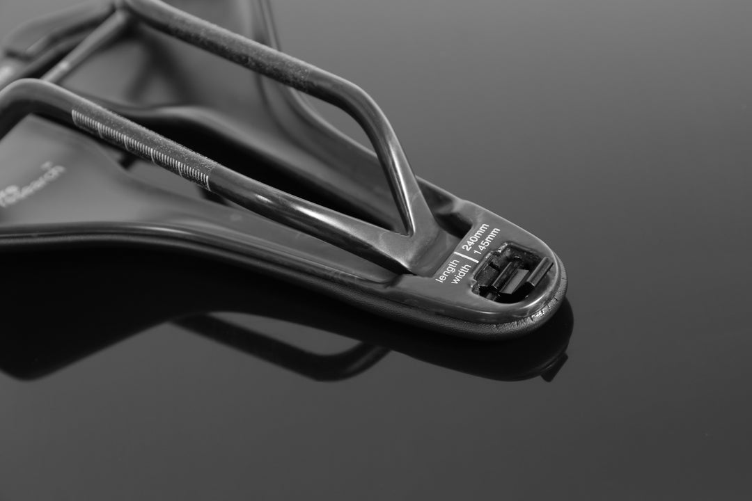 Genus CC Pro saddle Team Signature